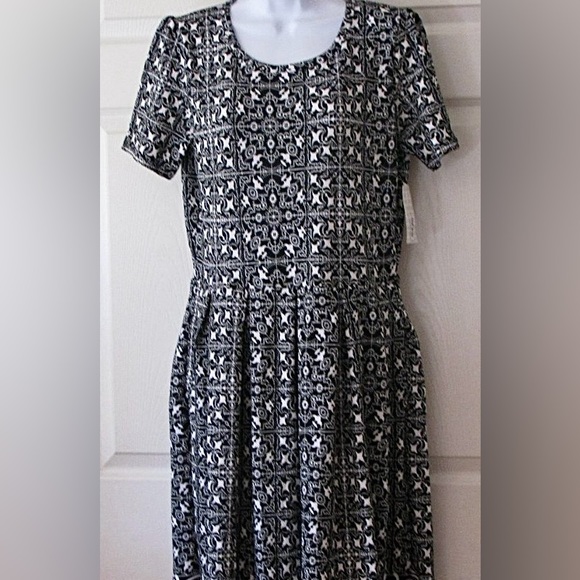 ♟️NEW! LuLaRoe Amelia Black & White Fit & Flare,  Scoop Neck, Pockets, Midi. XL - Picture 2 of 5